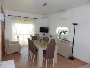 Dining - Superb 3-room APARTMENT in the heart of Cabanas de Tavira, 5 minutes from the beach (Tavira)