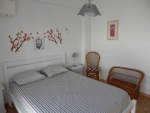 2 bedrooms, iron/ironing board, bed sheets