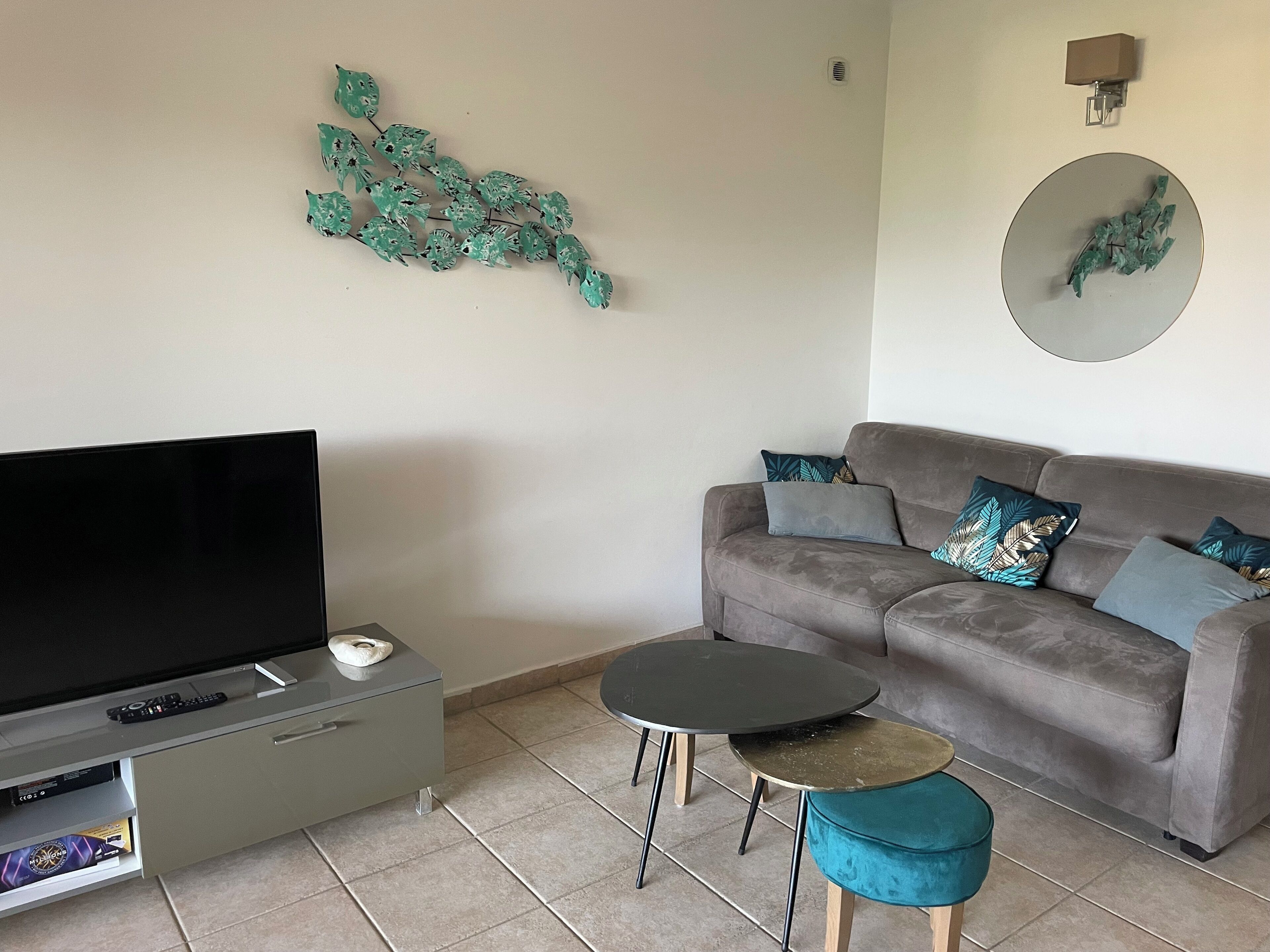 Apartment 6 people, 2 minutes from the beaches, swimming pool, sheets and cleaning included