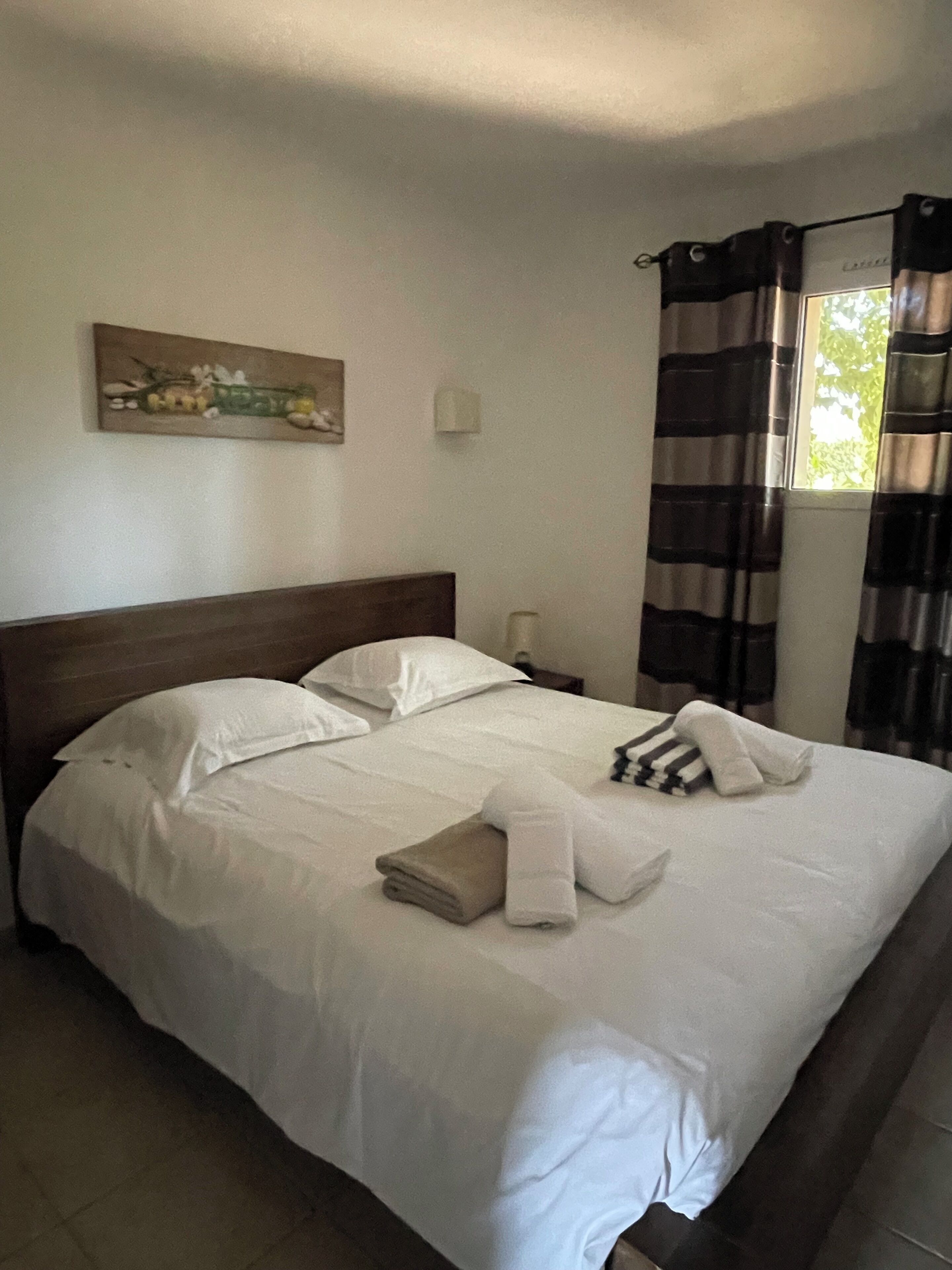 Apartment 6 people, 2 minutes from the beaches, swimming pool, sheets and cleaning included