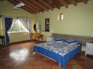 4 makuuhuonetta, silitysrauta/-lauta, Wi-Fi, vuodevaatteet