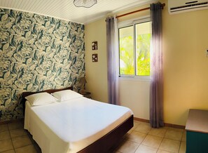 3 habitaciones, tabla de planchar con plancha, cuna de viaje y wifi 