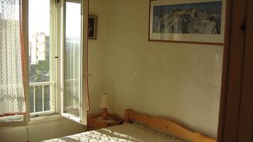 1 bedroom, iron/ironing board, free WiFi