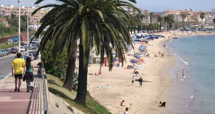 Comfortable and air conditioned T2 apartment in GOLFE-JUAN on the CÔTE D'AZUR