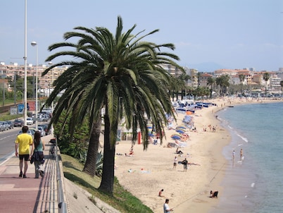 Comfortable and air conditioned T2 apartment in GOLFE-JUAN on the CÔTE D'AZUR
