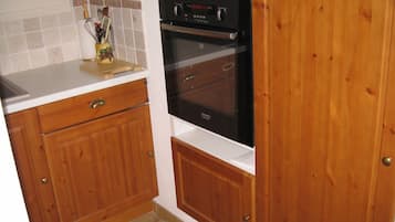 KĂŒhlschrank, Mikrowelle, Ofen, Herdplatte