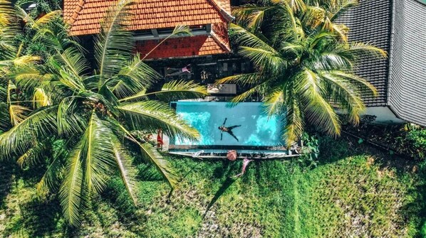 Alberca al aire libre 