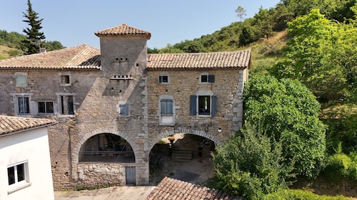 Sud Ardèche à Balazuc, site classé ,Gîte de charme et de caractère Les Faysses