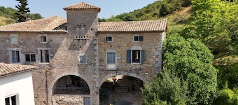 Sud Ardèche à Balazuc, site classé ,Gîte de charme et de caractère Les Faysses