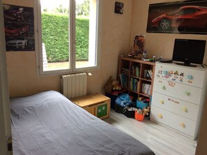 4 makuuhuonetta, silitysrauta/-lauta, ilmainen Wi-Fi