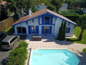 Lämmitetty uima-allas