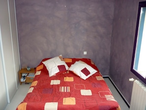 4 bedrooms, iron/ironing board, free WiFi