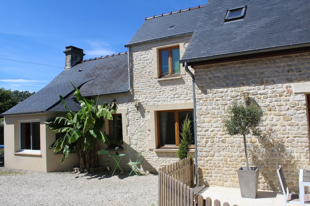 With the charm of beautiful stones, Bayeux and D-Day beaches on the program