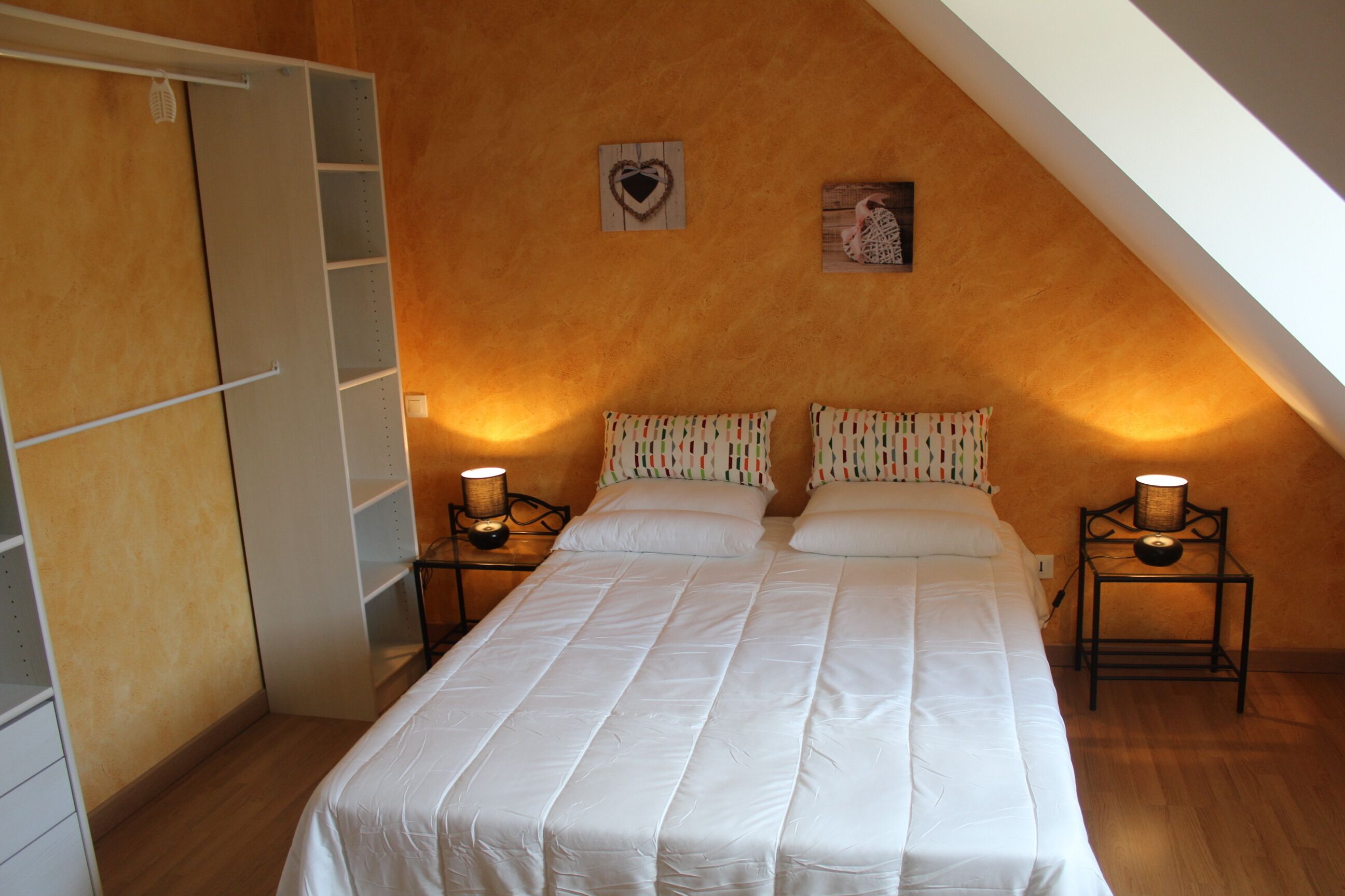 With the charm of beautiful stones, Bayeux and D-Day beaches on the program