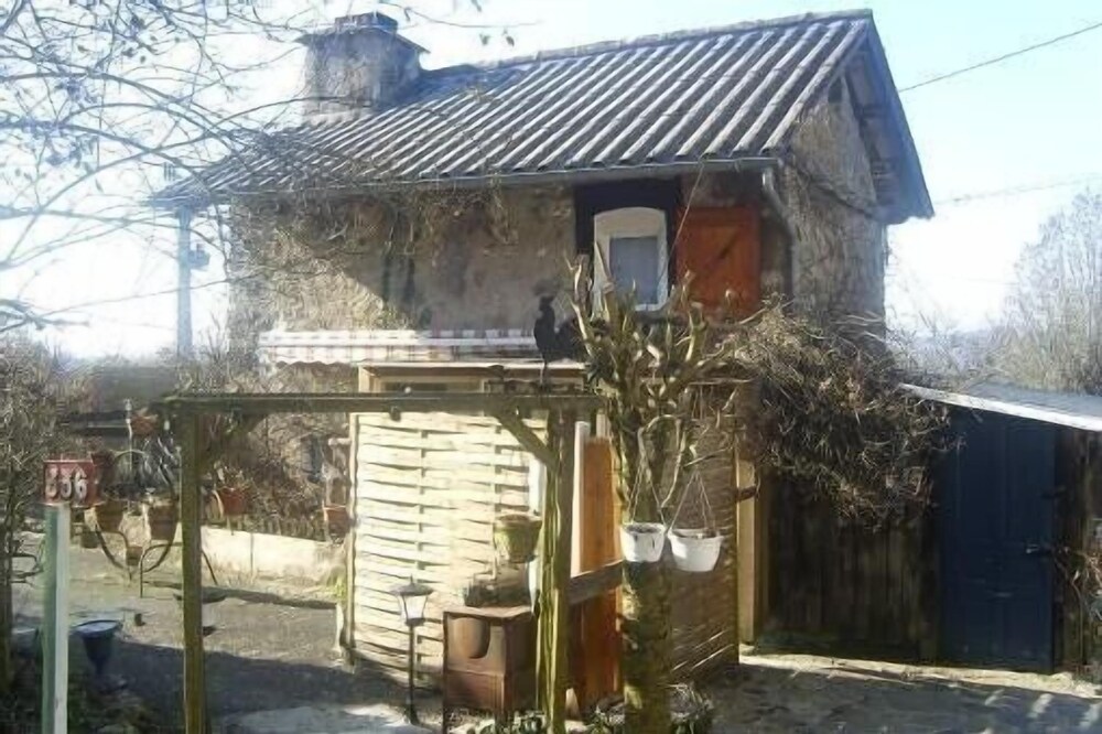 Gite close to the owner's house on the mountain side
