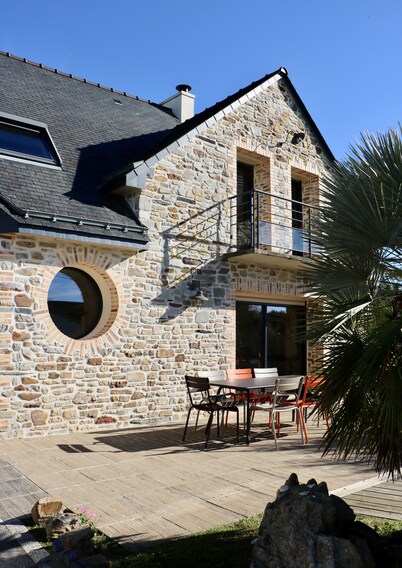 MAGNIFICENT NEW VILLA CLOSE BEACH WITH HEATED SWIMMING POOL