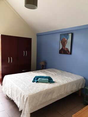 3 bedrooms, iron/ironing board, free WiFi, bed sheets