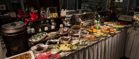 Petit déjeuner buffet compris tous les jours