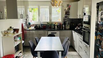 Coffee/tea maker, fridge, microwave, oven