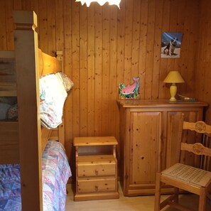 3 chambres, fer et planche à repasser, lit parapluie, Wi-Fi gratuit
