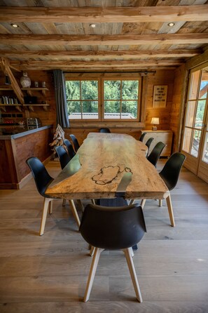 Dining - 5-star luxury chalet Chamonix Valley. Breathtaking Mont-Blanc view sleeps 14 (Servoz)