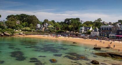 Detached house in Ploumanach - sleeps 4 (2 adults and 2 children)