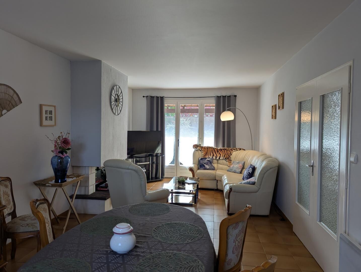 TV, fireplace, video-game console, DVD player