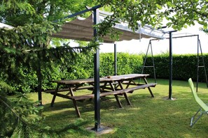 Outdoor dining - GITE OF MERONNE IN CHARENTE (Vindelle)