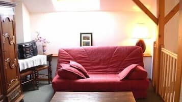 TV, DVD player, books, stereo