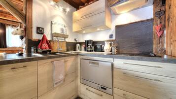 Réfrigérateur, four, plaque de cuisson, lave-vaisselle