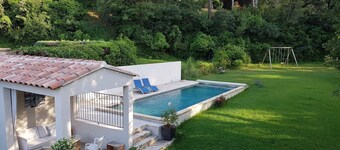 Fabelagtig: Hus, have med sol + skygge, stor swimmingpool, tæt på landsbyen!