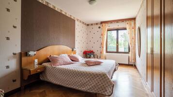 7 Schlafzimmer, Bügeleisen/Bügelbrett, kostenloses WLAN, Bettwäsche