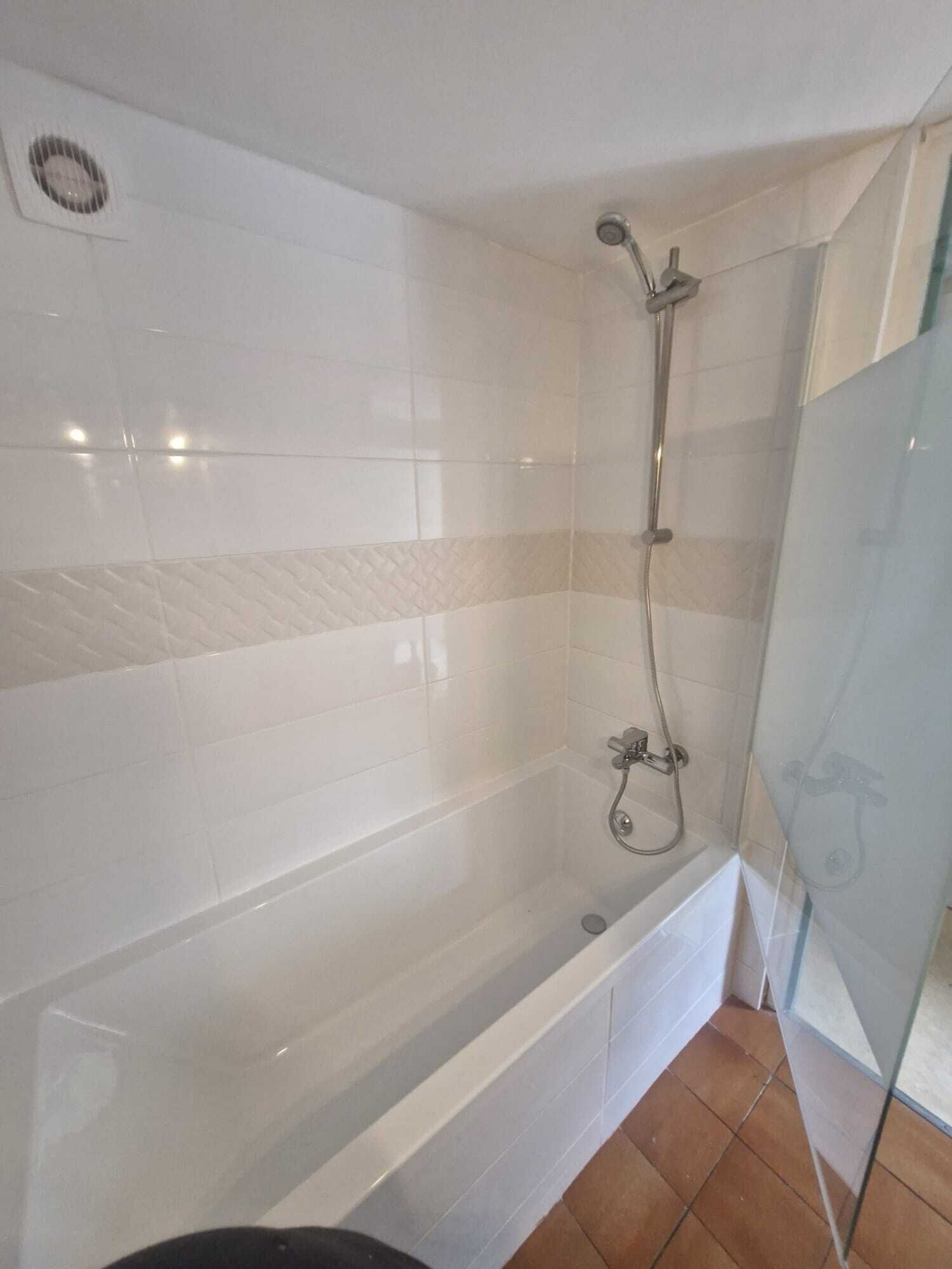 Bañera y secador de pelo