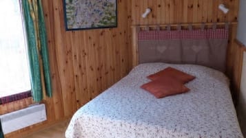 2 quartos, ferros/tåbuas de passar roupa, berço de viagem