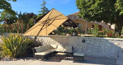 Near Monbazillac charming gîte 3ha park heated swimming pool barn