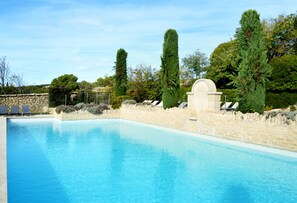 Outdoor pool - House overlooking the Luberon, in a private residence with shared pool (Gordes)