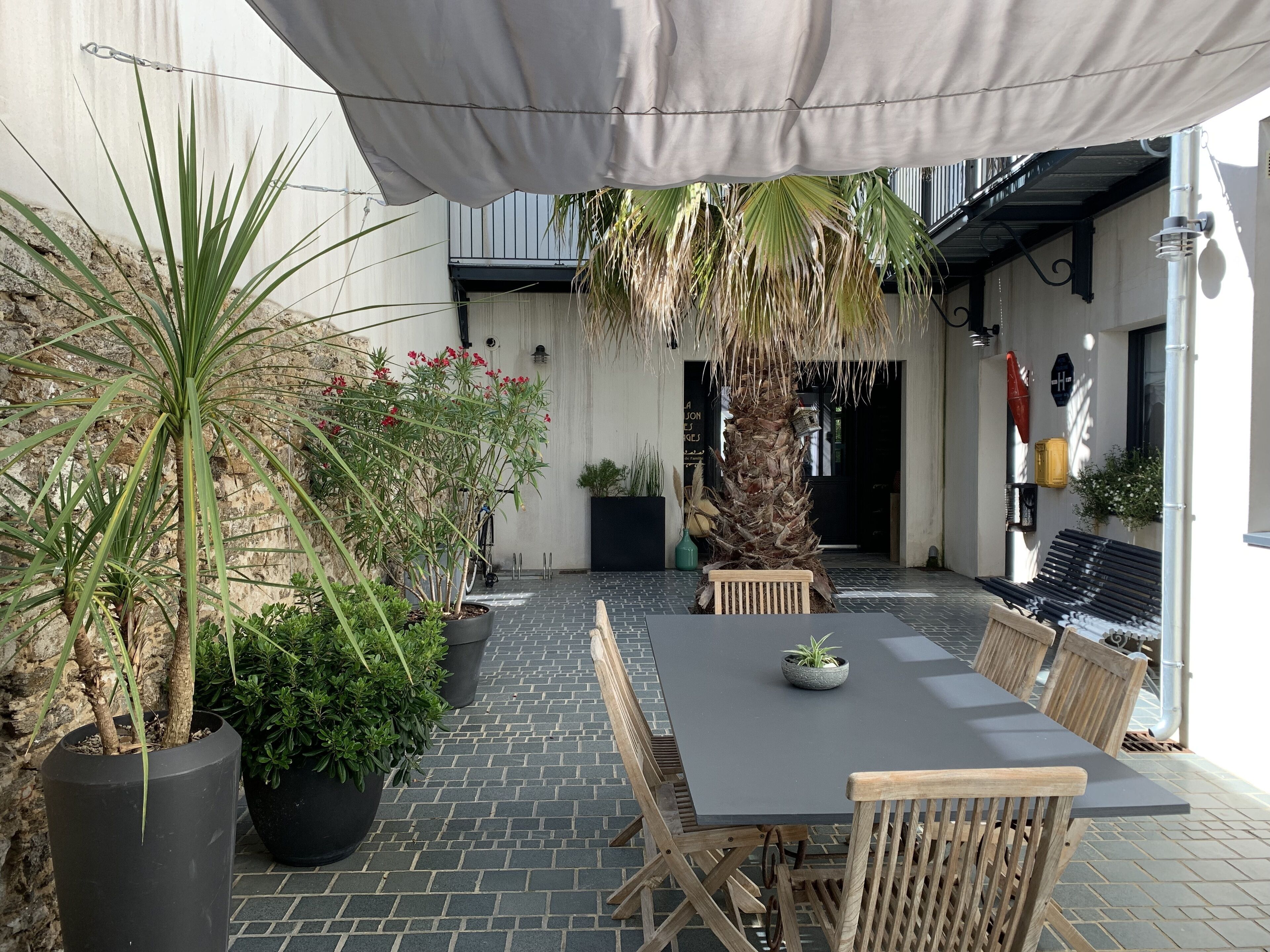 CHARMING HOUSE in the heart of the village, 300m from the beaches.