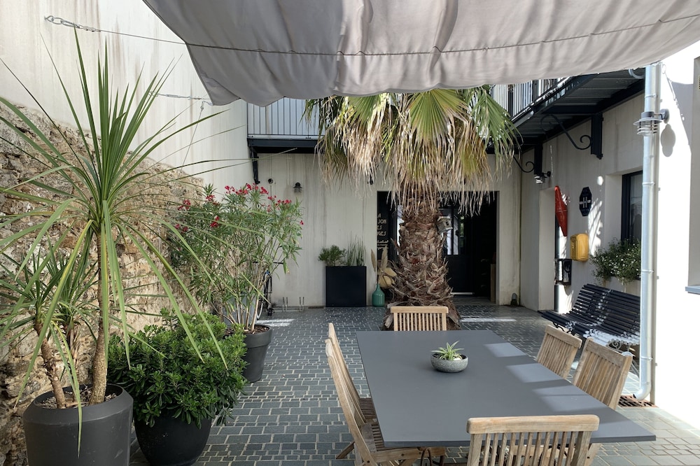 CHARMING HOUSE in the heart of the village, 300m from the beaches.