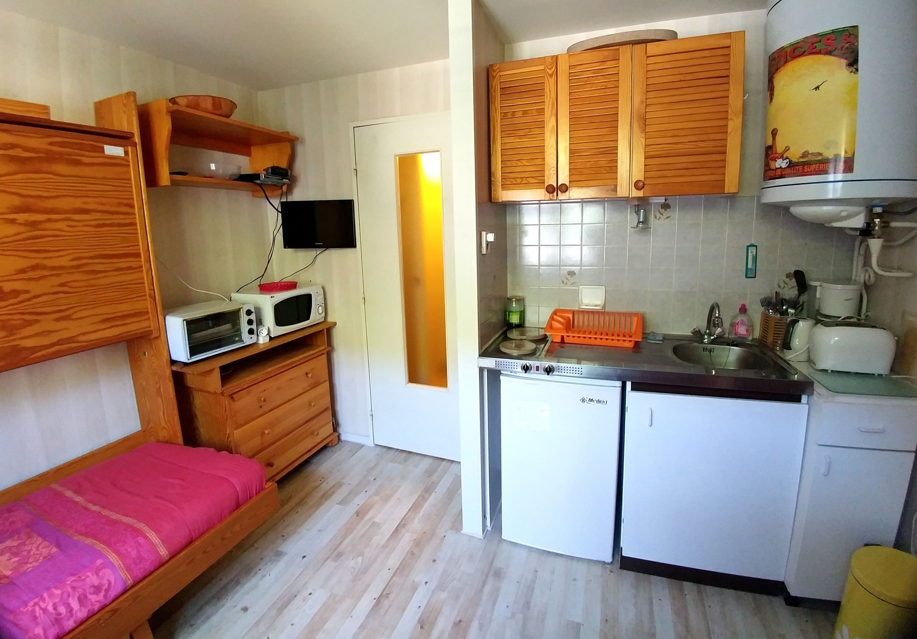 Single storey studio near mountain and town center