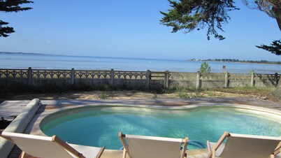 Villa with pool facing the sea - Baule region