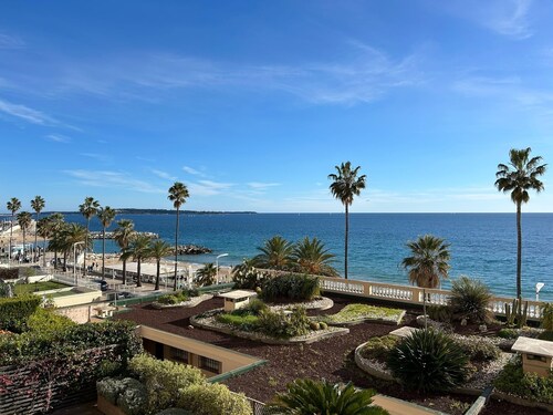 Superb 3 rooms, seafront, beach, superb sea view, near downtown
