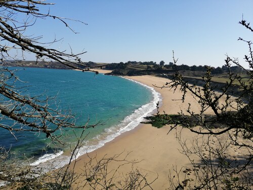 SAUNA-BILLIARDS-PING-PONG... IN THE BAY OF MONT-ST-MICHEL/ST-MALO