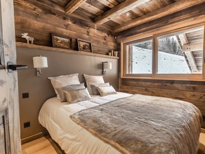 5 bedrooms, free WiFi, bed sheets