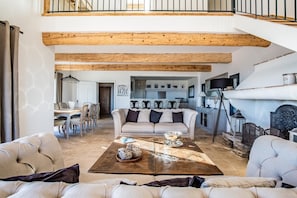 Smart TV, fireplace, DVD player, table tennis