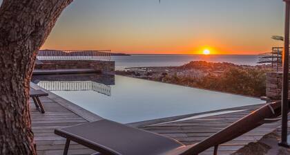 VILLA SOLEIL D'OR -GULF ST TROPEZISTA PANORAAMISEN NÄKYMÄN kanssa