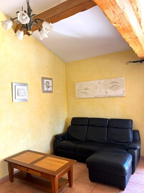 TV - Villa with private pool, quiet and not overlooked near Avignon (Althen-Des-Paluds)