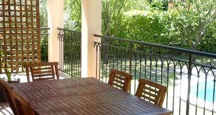 Villa con piscina privada, tranquila y sin vecinos cerca de Aviñón