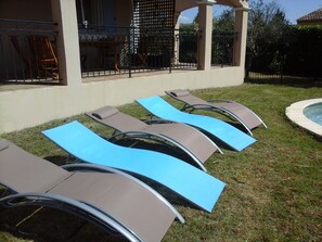 Terrace/patio - Villa with private pool, quiet and not overlooked near Avignon (Althen-Des-Paluds)