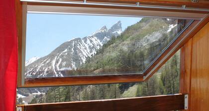 Studio lumineux Internet wifi-4 personnes aux pieds des pistes et commerces