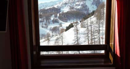 Bright 4-person wifi Internet studio at the foot of the slopes and shops